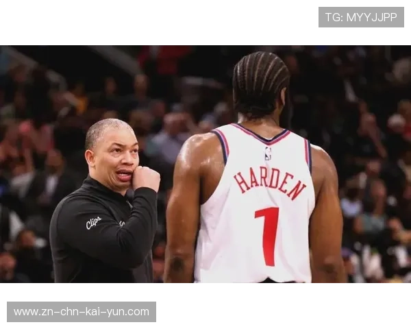 洛杉矶快船险胜洛杉矶湖人,邓恩弱侧补防到位,镜头捕捉到细节 洛杉矶快船险胜洛杉矶湖人,邓恩弱侧补防到位,镜头捕捉到细节